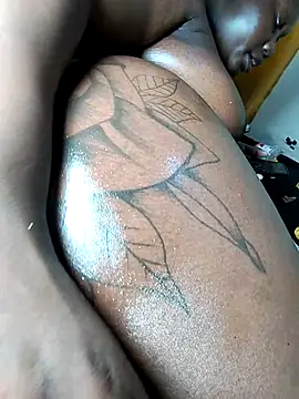 Hugemassivebootie online show from 09-24-25, 07:01