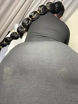 Hugemassivebootie online show from 06-05-26, 06:24