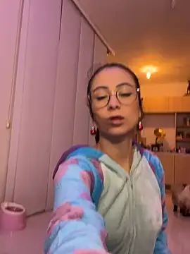 Snapshot of juanasnz99 chatting on 12-25-24, 05:05 juanasnz99 online show from 12-25-24, 05:05
