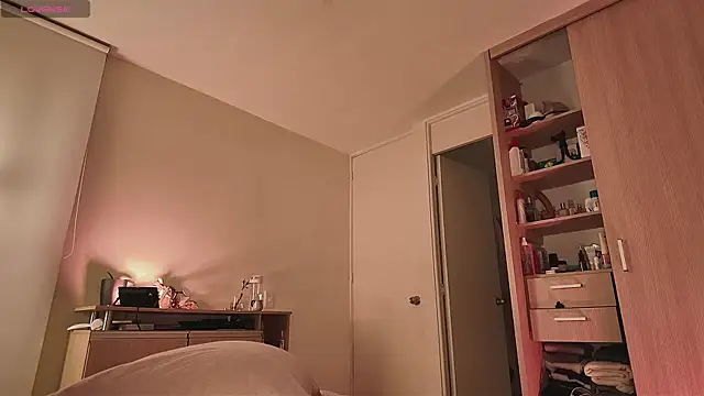 Snapshot of juanasnz99 chatting on 09-27-25, 01:54 juanasnz99 online show from 09-27-25, 01:54