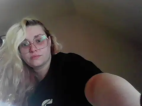 Snapshot of Lalalynn chatting on 05-01-26, 07:40 Lalalynn online show from 05-01-26, 07:40