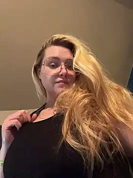 Snapshot of Lalalynn chatting on 05-20-26, 01:28 Lalalynn online show from 05-20-26, 01:28