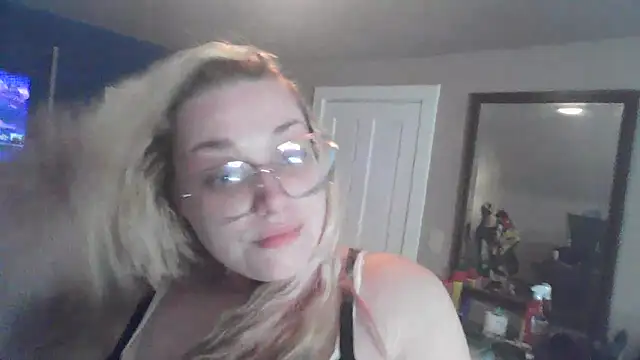 Snapshot of Lalalynn chatting on 06-03-26, 02:33 Lalalynn online show from 06-03-26, 02:33