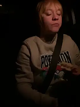 poussichienne online show from 04-18-26, 02:48