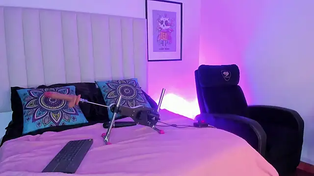 Laura Dicardy online show from 04-23-26, 12:29