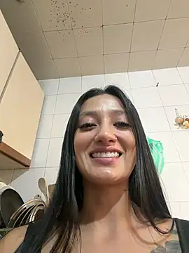 Snapshot of mariiana-diaz chatting on 06-20-26, 04:21 mariiana-diaz online show from 06-20-26, 04:21