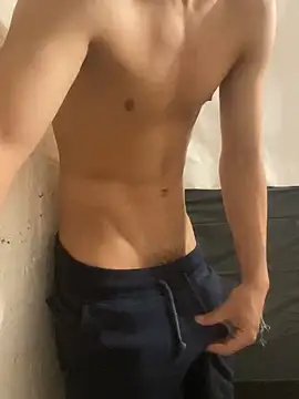 Snapshot of Mrtzz_ chatting on 02-18-25, 07:10 Mrtzz online show from 02-18-25, 07:10