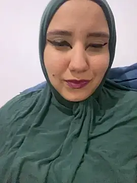 Snapshot of hannahayat chatting on 02-08-25, 01:22 hannahayat online show from 02-08-25, 01:22