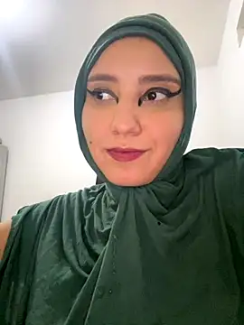 Snapshot of hannahayat chatting on 10-10-25, 11:26 hannahayat online show from 10-10-25, 11:26