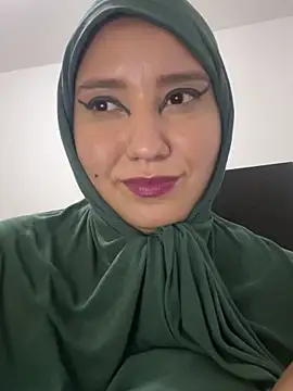 Snapshot of hannahayat chatting on 10-24-25, 02:41 hannahayat online show from 10-24-25, 02:41