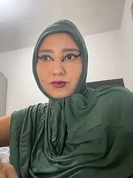 Snapshot of hannahayat chatting on 10-25-25, 02:56 hannahayat online show from 10-25-25, 02:56