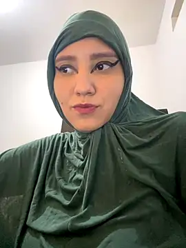 Snapshot of hannahayat chatting on 10-27-25, 08:46 hannahayat online show from 10-27-25, 08:46