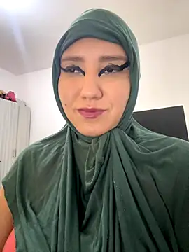 Snapshot of hannahayat chatting on 10-31-25, 01:56 hannahayat online show from 10-31-25, 01:56