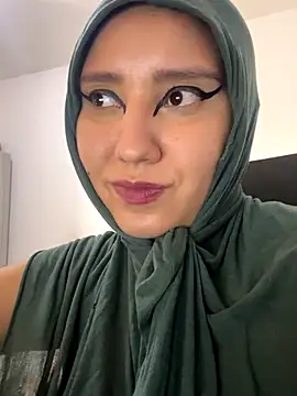 Snapshot of hannahayat chatting on 11-13-25, 02:38 hannahayat online show from 11-13-25, 02:38