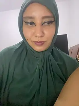 Snapshot of hannahayat chatting on 11-14-25, 02:43 hannahayat online show from 11-14-25, 02:43