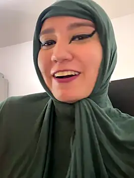 Snapshot of hannahayat chatting on 11-26-25, 02:40 hannahayat online show from 11-26-25, 02:40