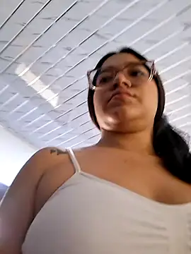 -VICKKY online show from 04-25-26, 02:25