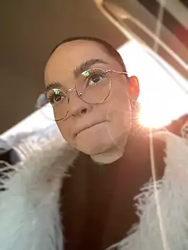 Snapshot of AnaWest chatting on 02-06-25, 05:35 AnaWest online show from 02-06-25, 05:35