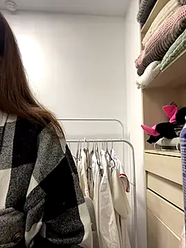 Snapshot of AnaWest chatting on 09-14-25, 06:01 AnaWest online show from 09-14-25, 06:01