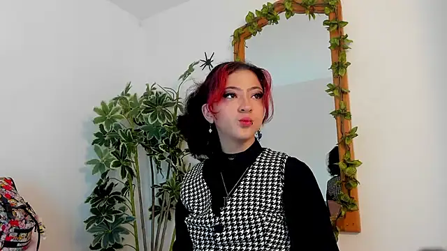 Snapshot of BonnieCute_ chatting on 11-10-25, 11:37 BonnieCute online show from 11-10-25, 11:37