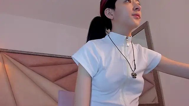 Snapshot of BonnieCute_ chatting on 11-17-25, 10:37 BonnieCute online show from 11-17-25, 10:37