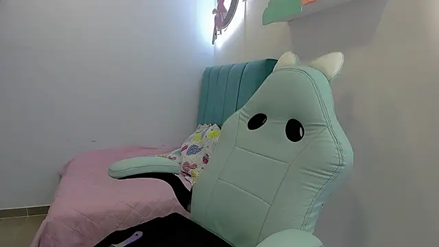 Snapshot of Evelin_shy chatting on 11-09-25, 12:09 Evelin shy online show from 11-09-25, 12:09