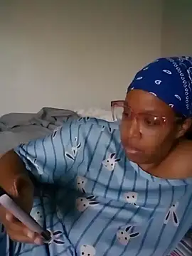 Snapshot of madamsensuale chatting on 12-31-24, 08:02 madamsensuale online show from 12-31-24, 08:02