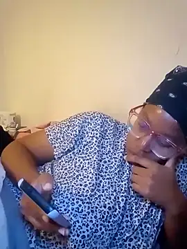 Snapshot of madamsensuale chatting on 01-06-25, 10:58 madamsensuale online show from 01-06-25, 10:58