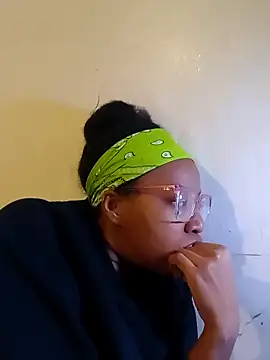 Snapshot of madamsensuale chatting on 01-23-25, 03:26 madamsensuale online show from 01-23-25, 03:26