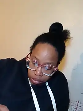 Snapshot of madamsensuale chatting on 02-25-25, 05:19 madamsensuale online show from 02-25-25, 05:19