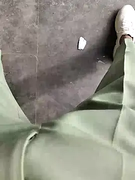 Snapshot of cumshotboy01 chatting on 01-12-25, 07:21 cumshotboy01 online show from 01-12-25, 07:21