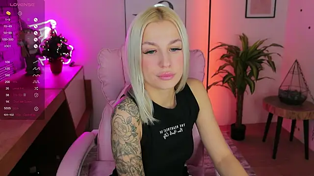 Snapshot of Crystal_Barbie chatting on 12-03-24, 08:06 Crystal Barbie online show from 12-03-24, 08:06