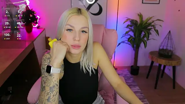 Snapshot of Crystal_Barbie chatting on 12-10-24, 02:27 Crystal Barbie online show from 12-10-24, 02:27