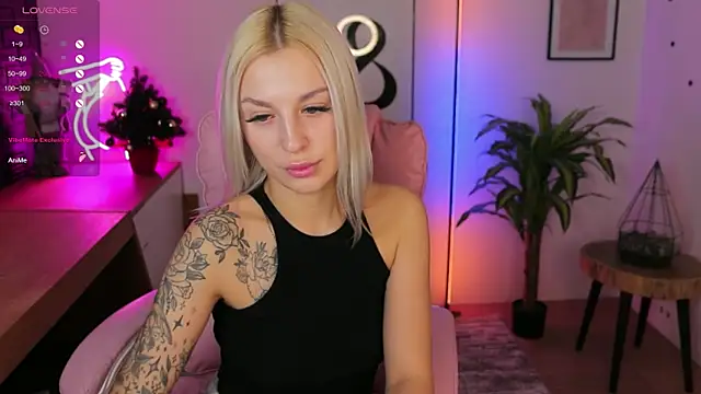 Snapshot of Crystal_Barbie chatting on 12-12-24, 02:48 Crystal Barbie online show from 12-12-24, 02:48