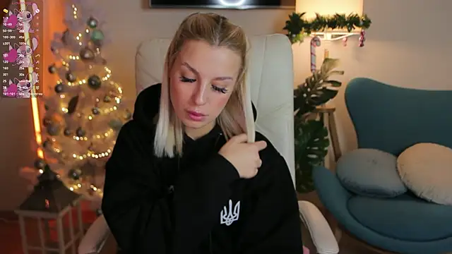 Snapshot of Crystal_Barbie chatting on 12-18-24, 01:59 Crystal Barbie online show from 12-18-24, 01:59