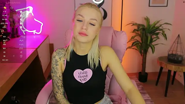 Snapshot of Crystal_Barbie chatting on 12-23-24, 07:41 Crystal Barbie online show from 12-23-24, 07:41