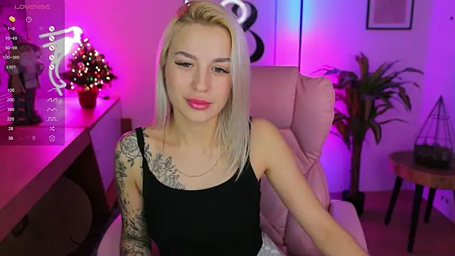 Snapshot of Crystal_Barbie chatting on 01-03-25, 11:55 Crystal Barbie online show from 01-03-25, 11:55