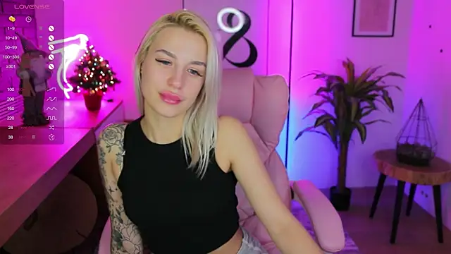 Snapshot of Crystal_Barbie chatting on 01-04-25, 05:58 Crystal Barbie online show from 01-04-25, 05:58