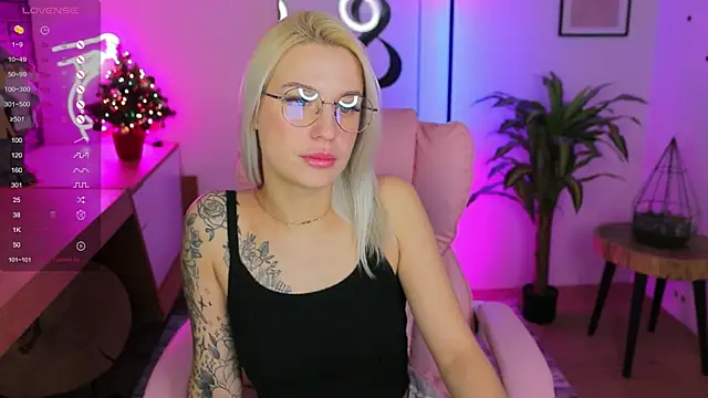 Snapshot of Crystal_Barbie chatting on 01-07-25, 01:28 Crystal Barbie online show from 01-07-25, 01:28