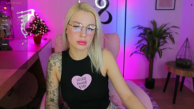 Snapshot of Crystal_Barbie chatting on 01-07-25, 07:28 Crystal Barbie online show from 01-07-25, 07:28