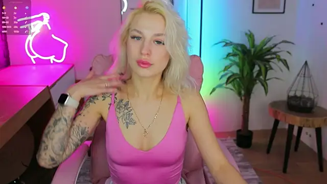 Snapshot of Crystal_Barbie chatting on 02-08-25, 01:43 Crystal Barbie online show from 02-08-25, 01:43