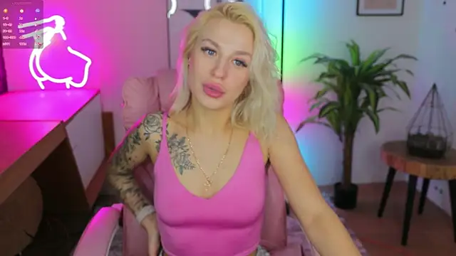 Snapshot of Crystal_Barbie chatting on 02-08-25, 04:57 Crystal Barbie online show from 02-08-25, 04:57