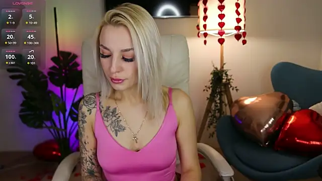 Snapshot of Crystal_Barbie chatting on 02-17-25, 07:10 Crystal Barbie online show from 02-17-25, 07:10