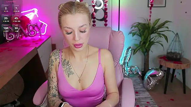 Snapshot of Crystal_Barbie chatting on 02-21-25, 07:54 Crystal Barbie online show from 02-21-25, 07:54