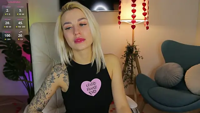 Snapshot of Crystal_Barbie chatting on 02-24-25, 10:36 Crystal Barbie online show from 02-24-25, 10:36