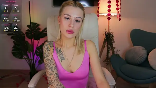 Snapshot of Crystal_Barbie chatting on 02-26-25, 01:53 Crystal Barbie online show from 02-26-25, 01:53