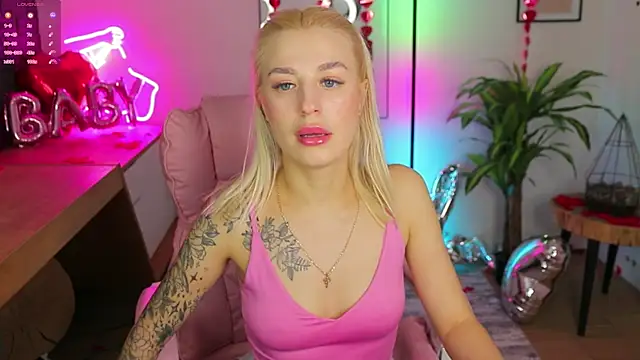 Snapshot of Crystal_Barbie chatting on 02-27-25, 10:42 Crystal Barbie online show from 02-27-25, 10:42