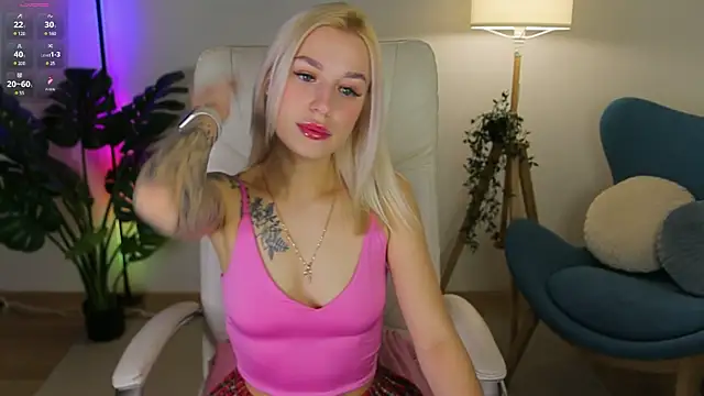 Snapshot of Crystal_Barbie chatting on 03-03-25, 07:28 Crystal Barbie online show from 03-03-25, 07:28