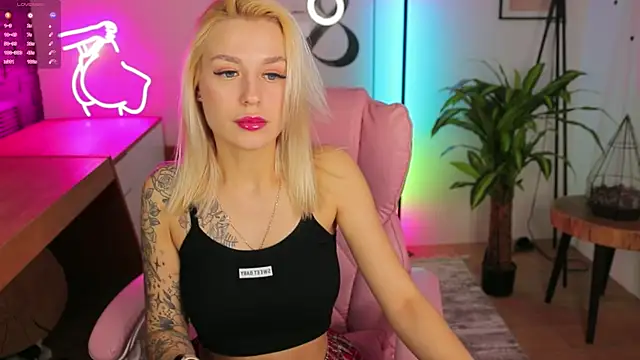 Snapshot of Crystal_Barbie chatting on 03-09-25, 02:50 Crystal Barbie online show from 03-09-25, 02:50