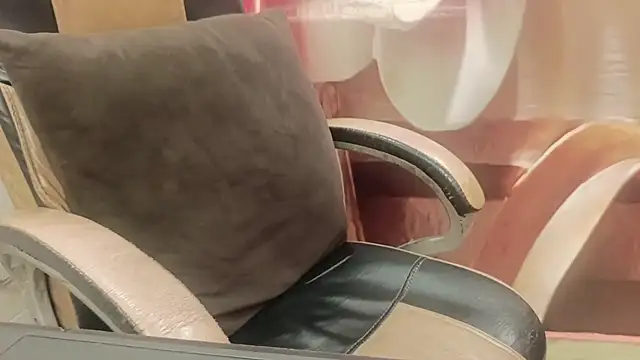 Snapshot of FRIENDFORFUN chatting on 09-24-25, 06:06 FRIENDFORFUN online show from 09-24-25, 06:06